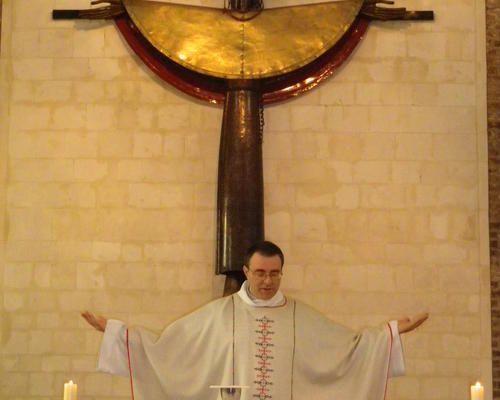Prière eucharistique. Le prêtre, c'est le Christ continué...