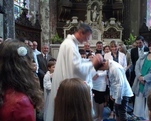 Jules, je te baptise au nom du Père et du Fils et du Saint-Esprit