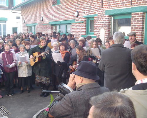 Un dernier chant avant de couper le ruban !