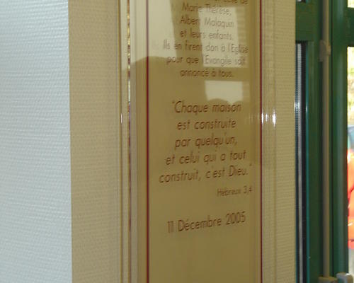 La plaque souvenir dédiée aux époux Malaquin