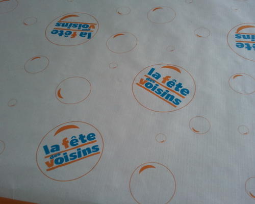 les nappes ornées du logo