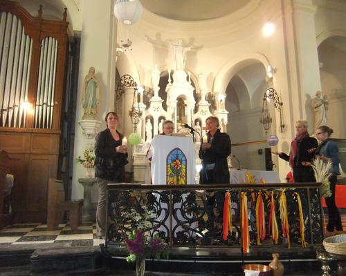 Invocation (gestuée) à L'Esprit Saint: éclaire-nous!