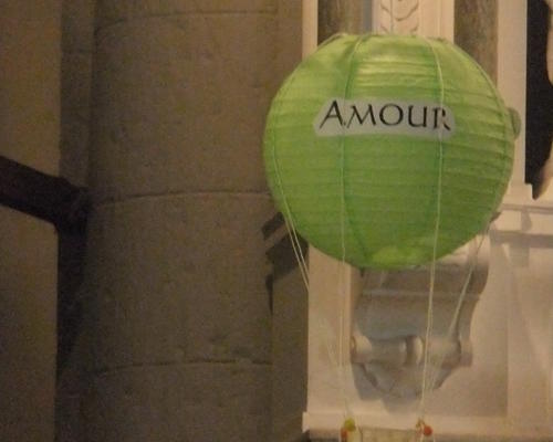Des mots vivants sur les petites mongolfières