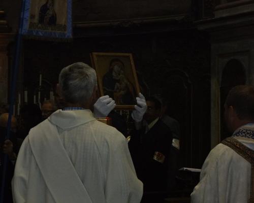 Zyslas remet l'Icône à l'abbé Triquet