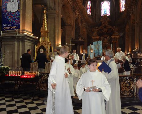 départ pour la procession en ville