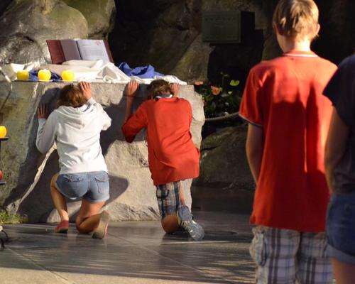 lourdes2013_pelejeunes1044.JPG
