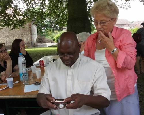 L'abbé Marcel et Nicole qui veille sur le bienêtre des abbés !