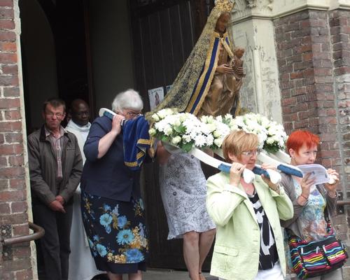 Sortie en procession vers la chapelle