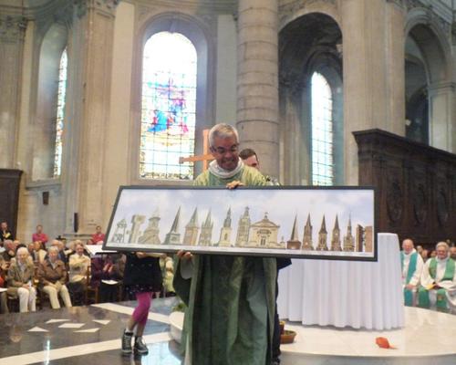 Jean-Marie Launay recoit un cadeau representant le