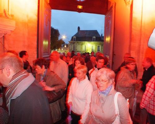 Chacun est pressé d'entrer.
