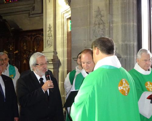 Le maire d'Escaudoeuvres remet la clef de l'église Saint-Pierre