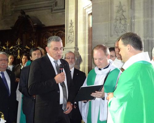 Le maire de Ramillies remet la clef de l'église St Géry