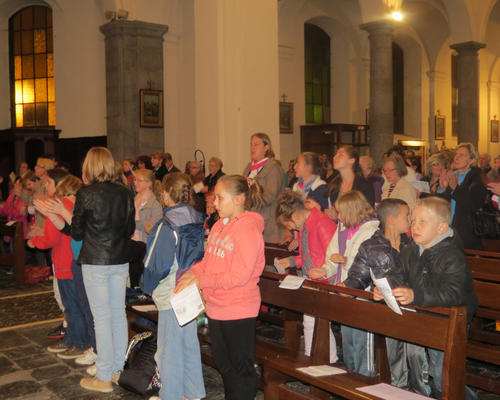 Grâce à la Chorale, l'assemblée chante...
