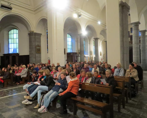 Dans l'attente de la messe...