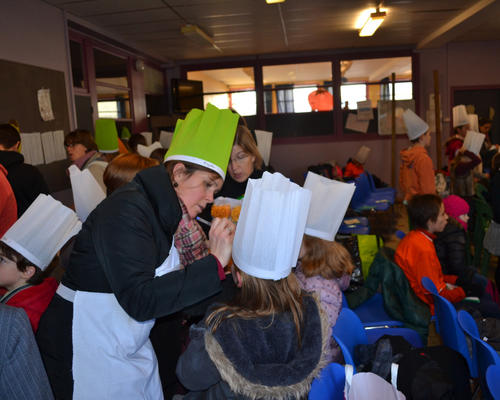 Dès l'arrivée, confection des toques