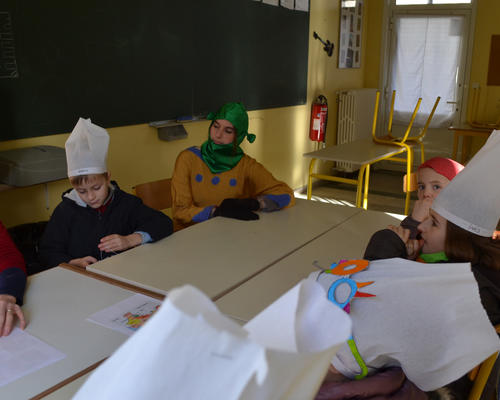 Jérémy  réfléchit fort, encouragé  par Tirnititi
