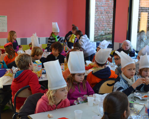 pique-nique au restaurant scolaire (1)
(Bénis, Seigneur, les fruits de la Terre...) 