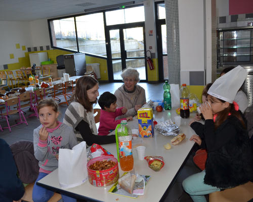 pique-nique au restaurant scolaire (4)