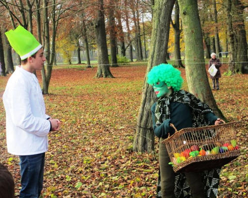 Près de 100 légumes récoltés, Tirnititi retrouvera sa recette... Mais c'est sans compter sur la roublardise du chef des Zébulons : elle est déchirée en 300 morceaux éparpillés dans le bois  !