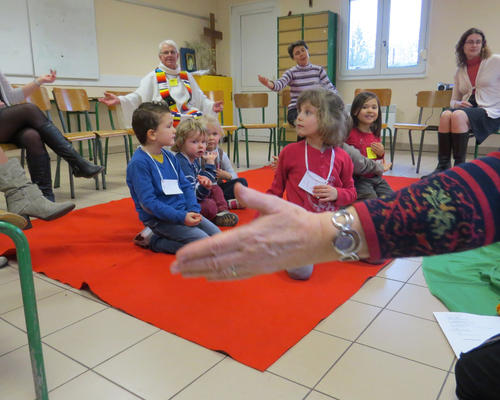 Des mimes, des chants...
