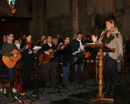 Valérie Gouverneur et la chorale, avec Eric Dannee