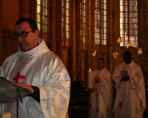 L'évangile de la Nativité, lu par l'abbé Liénard.