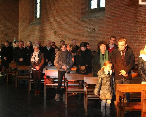 L'assemblée dans le collatéral nord.