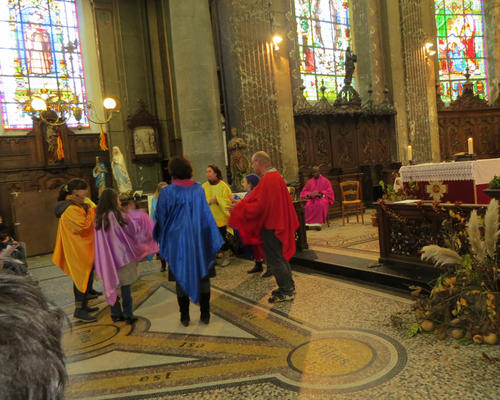 Chant et danse par les enfants de l'A.C.E.
