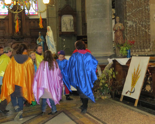 "Danse de joie, danse pour ton Dieu..."