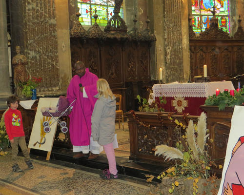 Nous aussi dans l'attente de Jésus, nous devons faire de notre coeur le lieu où il sera aimé et où nous essaierons d'aimer les autres comme Il les aime.