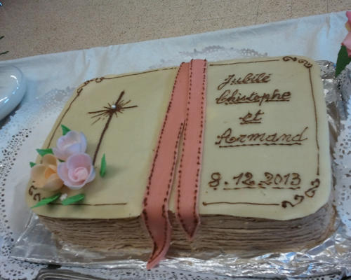 Odette avait réalisé un magnifique et très bon, très grand  gâteau pour la circonstance !