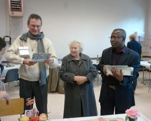 le moment de la remise des cartes et des cadeaux