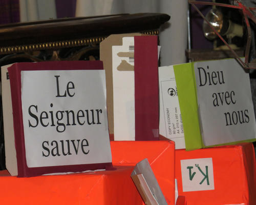 Les cadeaux sont découverts...Ceux que Dieu nous a donnés:...la Vie... et, son immense Amour pour tous les hommes...