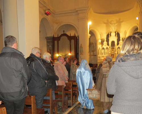 Marie et Joseph cherchent un lieu où Jésus pourra naître