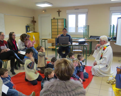 Au Nom du Père... du Fils... et ...