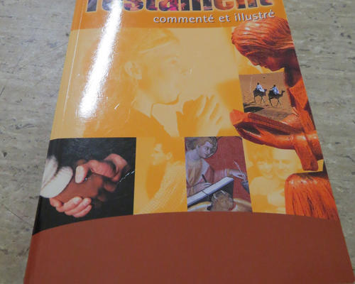 Remise du Nouveau Testament à chaque enfant