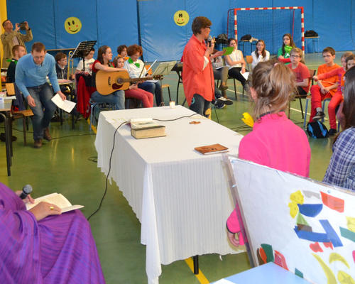 Clara et Meïssane s'approchent, elles seront baptisées le jour de Pâques