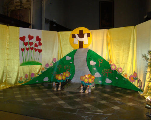 Le décor mis en scène par les enfants au cours de la célébration