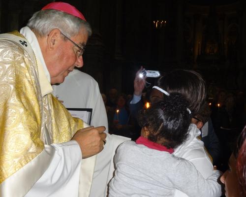 Linda reçoit le sacrement de confirmation