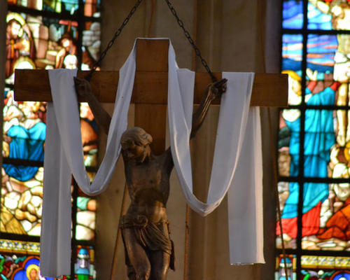 La croix de l'église de Préseau