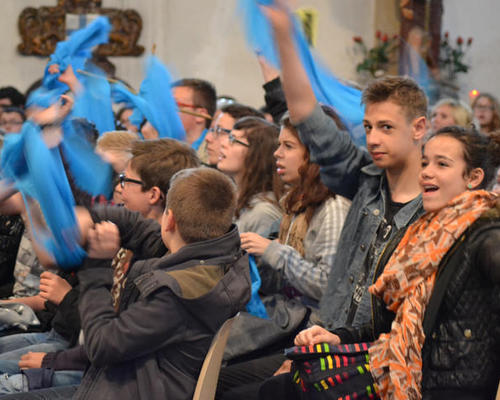Départ et foulards