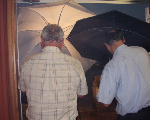 Deux volontaires pour le barbecue
