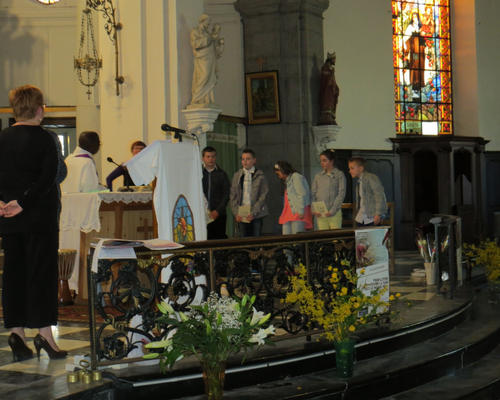 autour de cette table eucharistique.