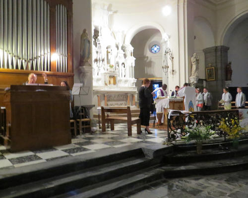 Croyez-vous? Je crois...
Et chacun renouvelle sa profession de foi au Père,au Fils et au Saint Esprit en chantant.