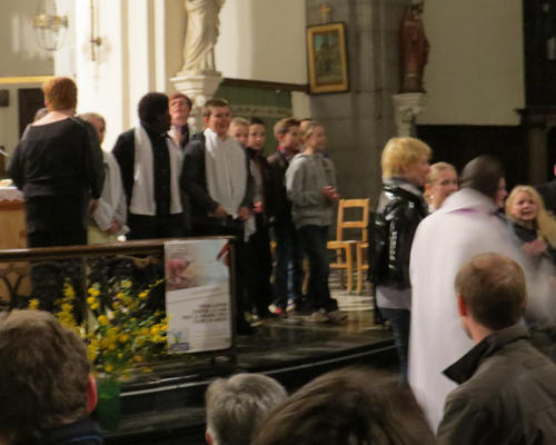 2014 HERGNIES 1eresCommunionsSt Fr Val Escaut(45)