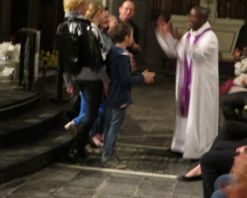 Nous sommes invités à porter cette joie tout au long de notre semaine autour de nous...Joie de rencontrer le Seigneur!