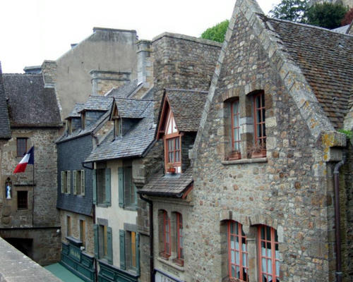 Mont_Saint_Michel_village_