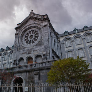 Accueil_Marie_Saint-Frai,_Lourdes,_France