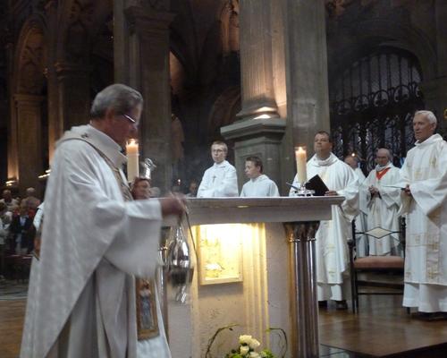 encensement par Mgr Ulrich