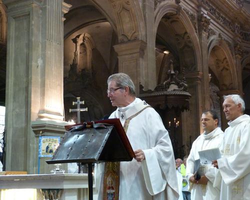 Mgr Ulrich, le doyen Mathieu et Pierre Hego (diacre) 